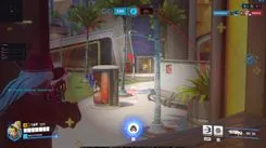 UDP in Overwatch near palm trees: the red FOV circle, enemy markers and the radar in the corner